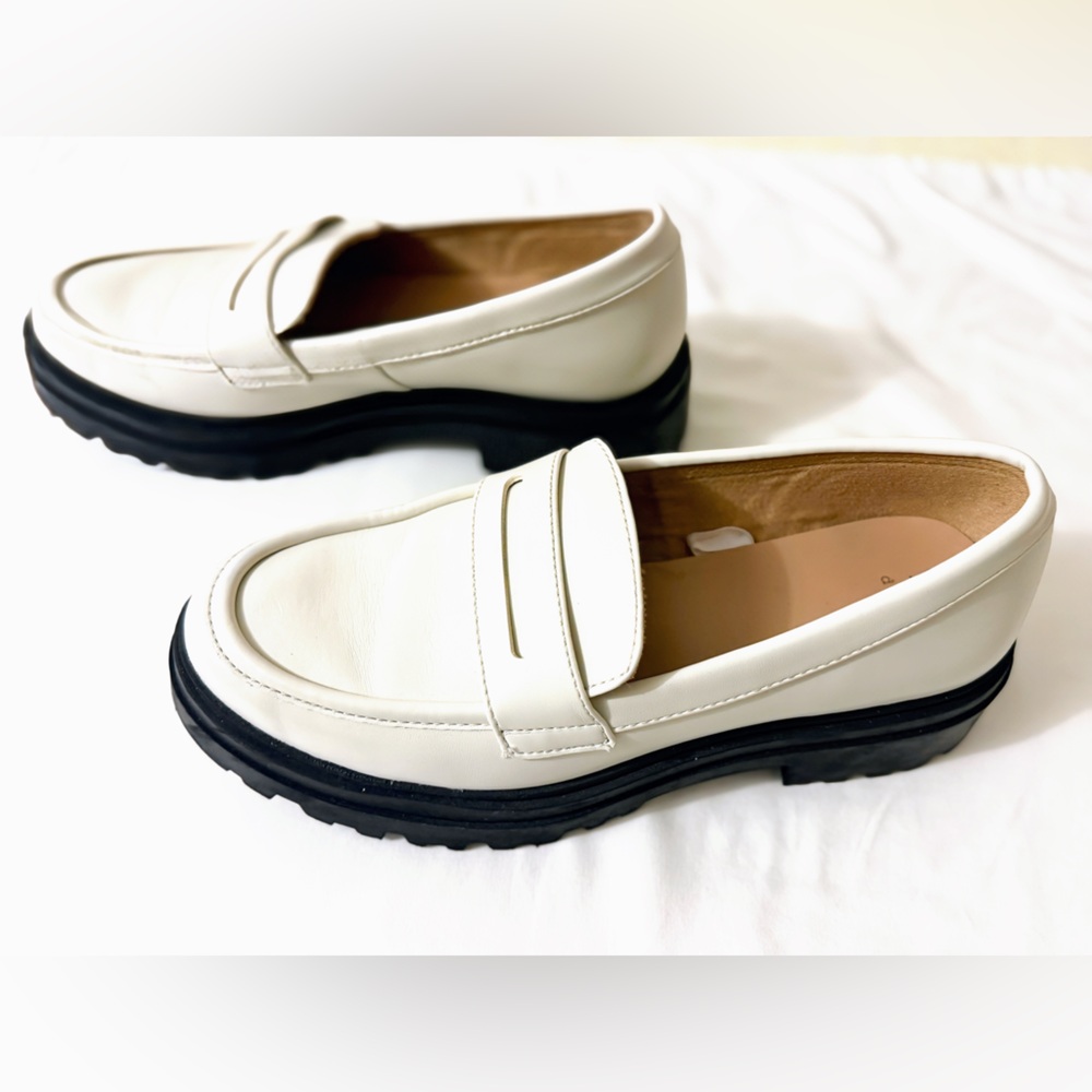 Chunky Platform Loafers Cream Black Lug Sole Size 8.5 Trendy